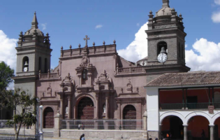 Die Basílica Catedral de Santa María de Ayacucho