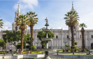 Arequipas Plaza de Armas: Das Herz der weißen Stadt