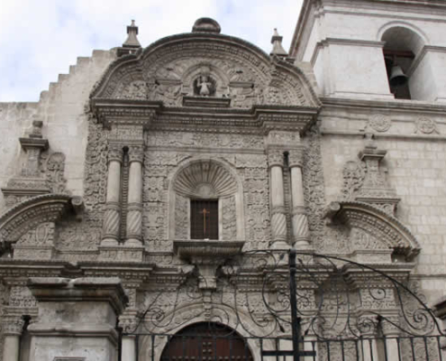 Iglesia de La Compañía – Obras maestras barrocas en el corazón de Arequipa