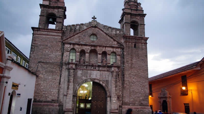 Iglesia San Agustín – Arquitectura renacentista y escenario histórico de Ayacucho