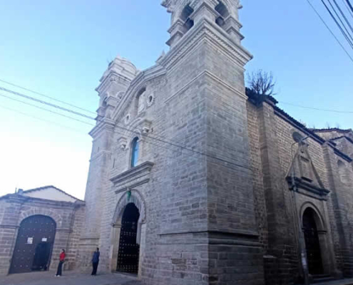 Iglesia San Francisco de Paula – Altares barrocos, catacumbas y tradición de Semana Santa en Ayacucho
