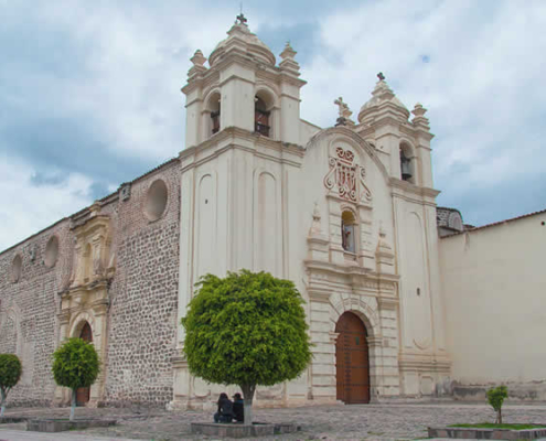 Iglesia y Convento de Santa Teresa – Esplendor barroco, tradición monástica y corazón del folclore ayacuchano