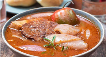Adobo Arequipeño – Un contundente plato dominical de Arequipa