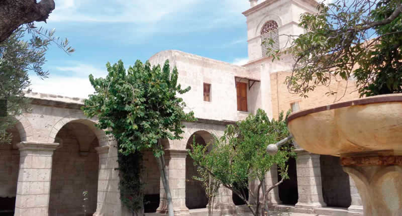 Monasterio de San José y Santa Teresa de Carmelitas Descalzas en Arequipa