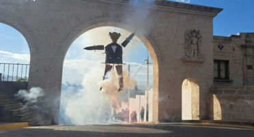 Traditionelles Verbrennen des Judas in Yanahuara – Das Judasfeuer von Arequipa