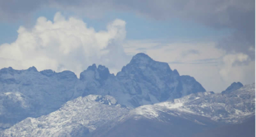 Apu Razuhuillca: Nevado sagrado, cosmología andina y paraíso de alta montaña sobre Huanta