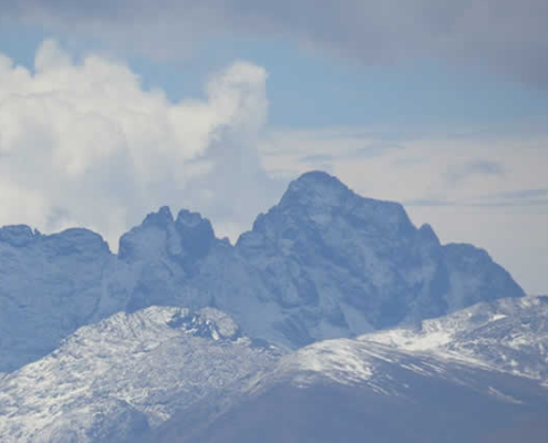 Apu Razuhuillca: Nevado sagrado, cosmología andina y paraíso de alta montaña sobre Huanta