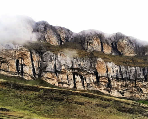 Apu Sacsahuillca – montaña sagrada de la puna sobre Putis