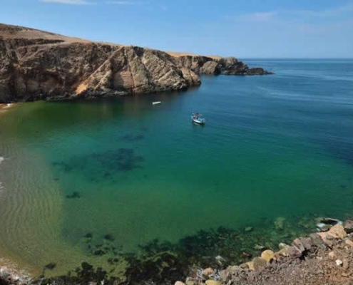 Caleta de Arantas: bahía costera histórica entre lomas, comercio y vientos del Pacífico
