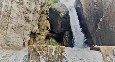 Cascada de Sirenachayocc: Poza esmeralda, bosque andino y corta caminata cerca de Huanta