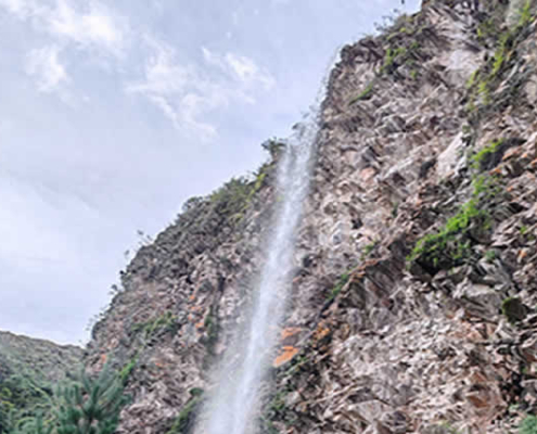 Catarata Potrero: Cascada de 70 metros, bosque andino y sendero panorámico al Apu Razuhuillca