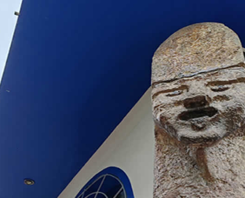 El Obispo de Piedra (Santiago Ophelan): Escultura satírica en piedra y memoria viva de Huanta
