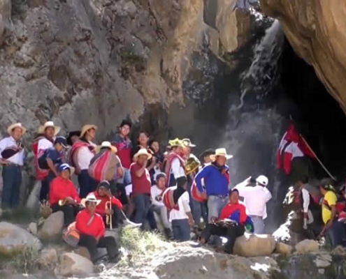Fiesta del Agua en Charcana – Escarbo de Acequia en el valle de Cotahuasi