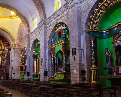 Iglesia San Pedro Matriz de Huanta: fachada renacentista, torres góticas y devoción viva en Ayacucho