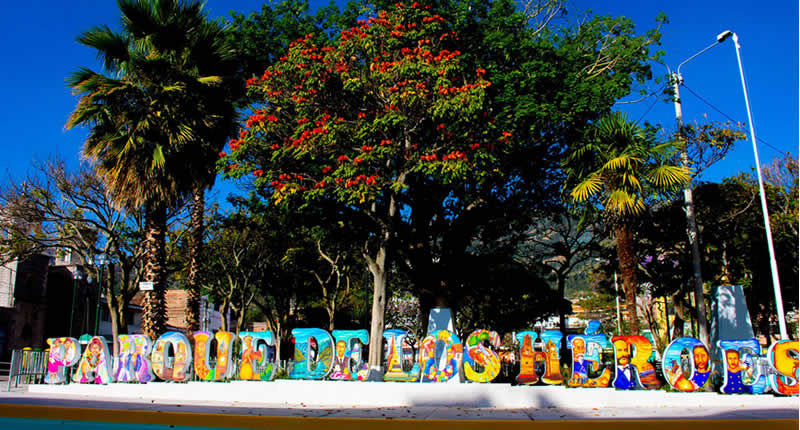 Parque de los Héroes de Huanta: Parque monumental entre memoria y jardinería