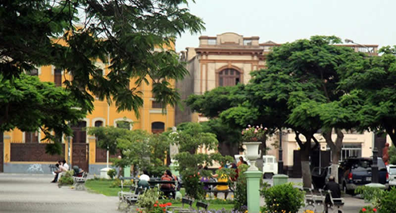Paseo Sáenz Peña – paseo Belle Époque con arte, jardines y vista al mar