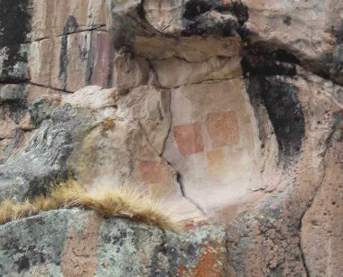 Arte rupestre de Chaqatira cerca de Macusani – arte rupestre en el altiplano de Puno