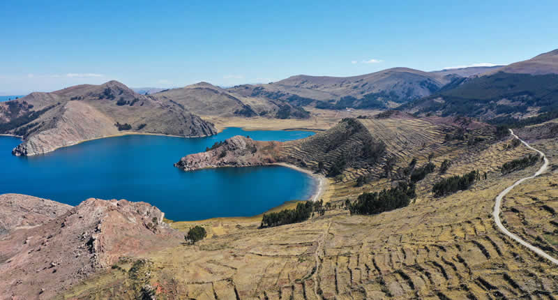 Cerro Mirador Natural de Queahuani – mirador panorámico al lago Titicaca cerca de Moho