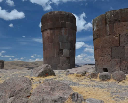 Chullpas de Sillustani – Torres funerarias sobre la laguna Umayo