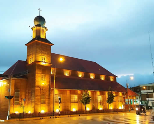 Iglesia Matriz Santa Rosa de Oxapampa – Holzarchitektur und Anden-Spiritualität