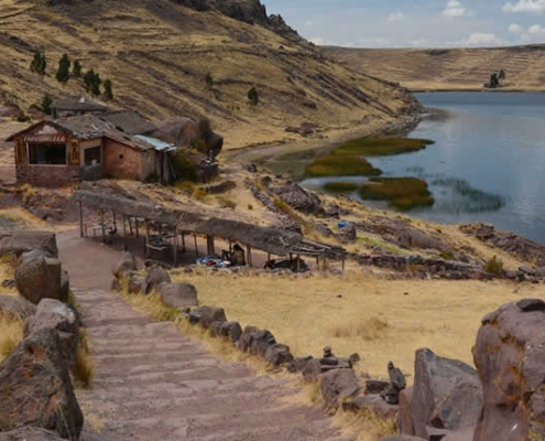 Isla Umayo: isla sagrada en la laguna Umayo cerca de Atuncolla