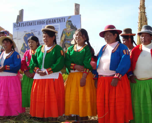 Islas flotantes de los Uros – Vida sobre totora en el lago Titicaca