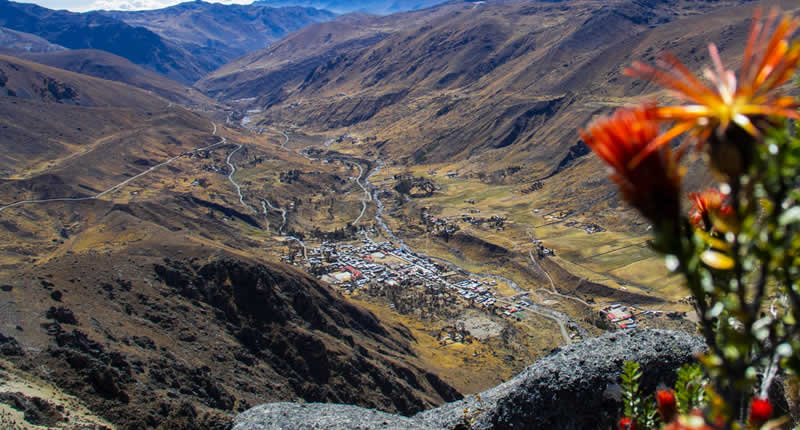 Mirador Natural Apu Yana Sanqha – Balcón andino sobre TayacCucho y la Cordillera de Carabaya