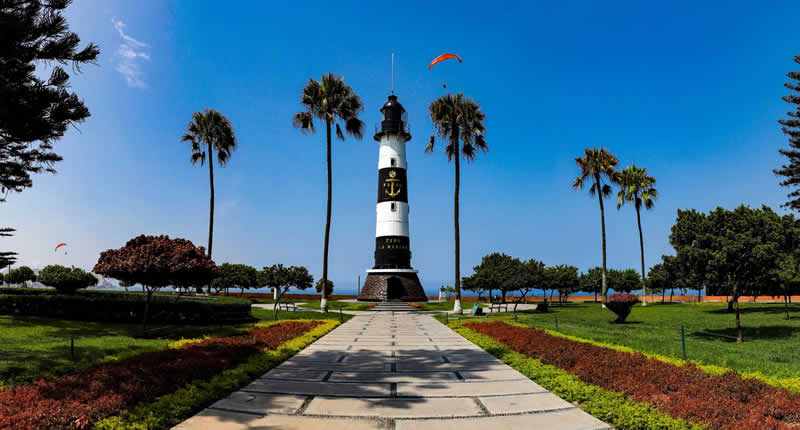 Parque el Faro de la Marina: icónico parque del faro sobre los acantilados de Miraflores