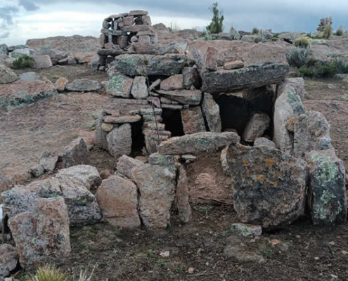 Peñón de Yacari – Roca felina y arte rupestre en el altiplano de Juli