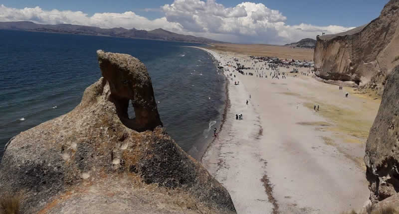 Playa Chatuma en el lago Titicaca – Playa de arena blanca entre Pomata y Yunguyo