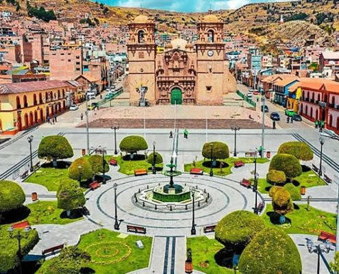 Plaza Mayor de Puno – corazón colonial y escenario histórico a orillas del lago Titicaca