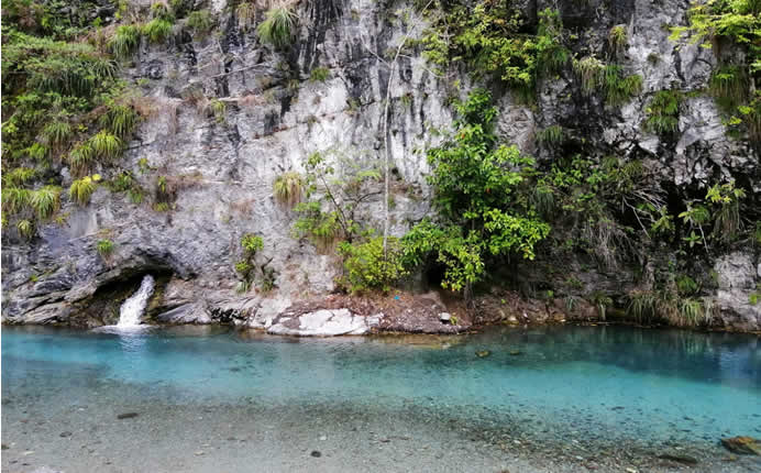 Pozas de Agua y Sal – die türkisfarbenen Salzbecken von Pozuzo