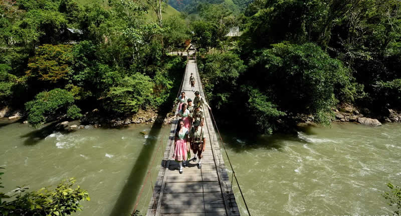 Puente Emperador Guillermo I in Pozuzo – historische Hängebrücke im grünen Tal des Huancabamba