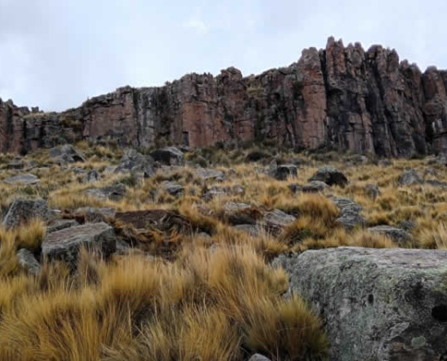 Qawrani Tiyi de Ayrumas Carumas: roca sagrada en las alturas de Ácora