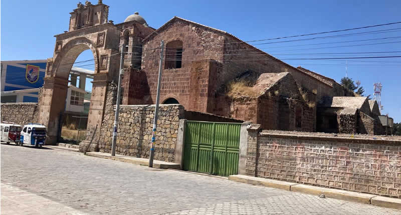 Templo de Santa Bárbara – iglesia mestiza histórica en Ilave