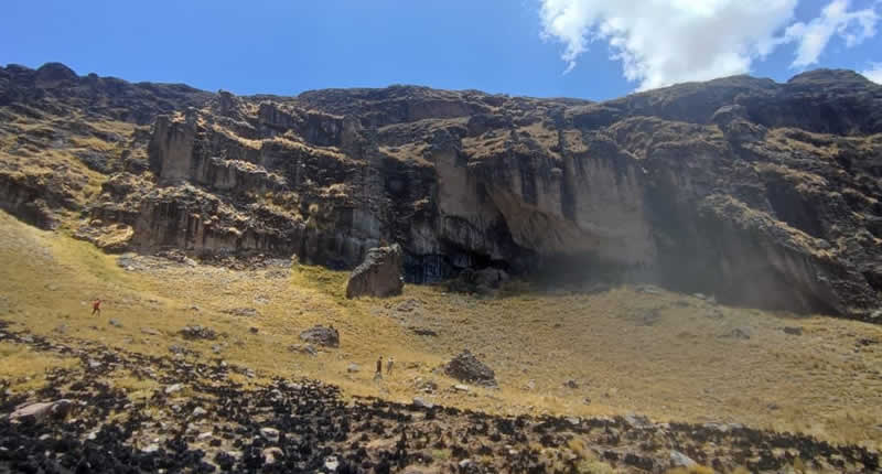 Uma Llawita: arco de roca místico en el Apu Khapía