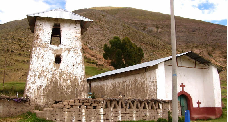 Capilla Pentecostés Esmeralda – solitaria capilla rural en el Altiplano de Azángaro