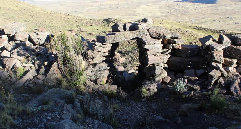 Fortaleza en el cerro Jaquejaytahui cerca de Pomata