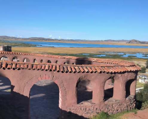 Glorieta – mirador de Chucuito con vista al lago Titicaca