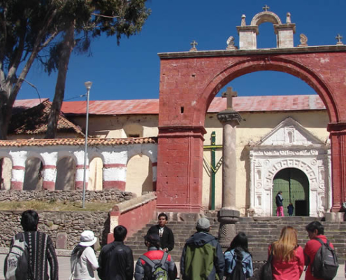 Plaza Colonial de Chucuito – corazón de la Ciudad de las Cajas Reales