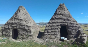 Putucos – traditionelle Erdhäuser auf der Hochebene von Collao