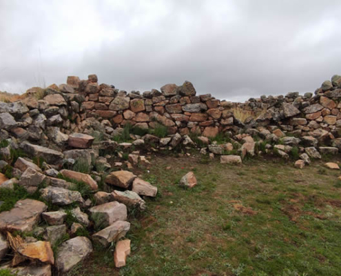 Sitio arqueológico Machu Asillo – Calvario de Asillo sobre el Altiplano de Puno