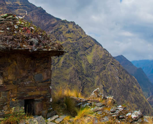 Sitio arqueológico Marka Marka II – andenes, chullpas y tierra de osos cerca de Usicayos
