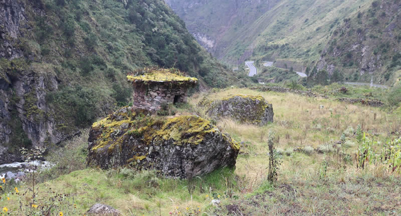 Sitio Arqueológico Sitio arqueológico de Chichacori – asentamiento colla sobre el río Ollachea