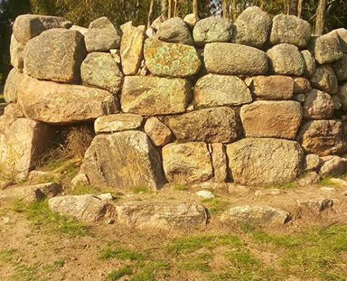 Sitio arqueológico de Huaquina cerca de Juli: chullpas y observación del cielo de los lupaqa