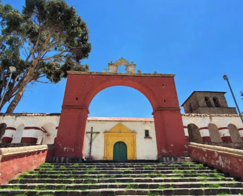Templo de Nuestra Señora de la Asunción en Chucuito: iglesia colonial sobre el lago Titicaca