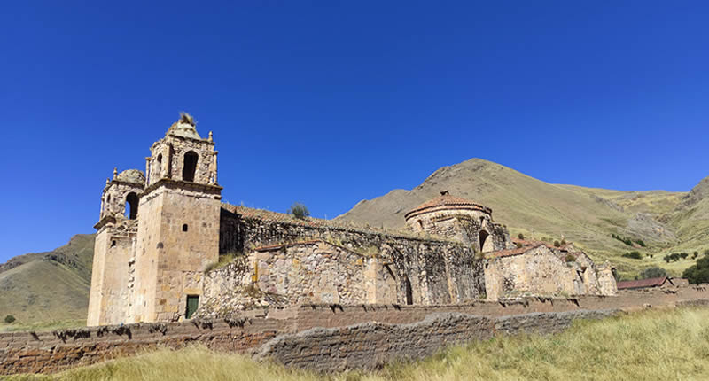 Templo de San Antón – construcción mestiza de barroco tardío en el Altiplano de Puno