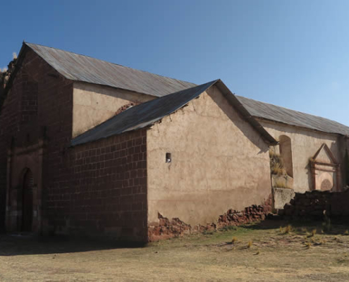 Templo de San Sebastián en Zepita: histórica iglesia parroquial en el altiplano aymara