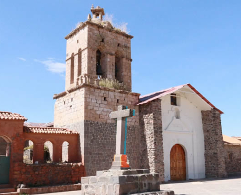 Templo de Santo Domingo en Chucuito: iglesia renacentista a orillas del lago Titicaca