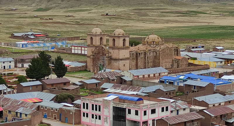 Templo Santiago Apóstol en Santiago de Pupuja – obra maestra de la arquitectura mestiza en el Altiplano